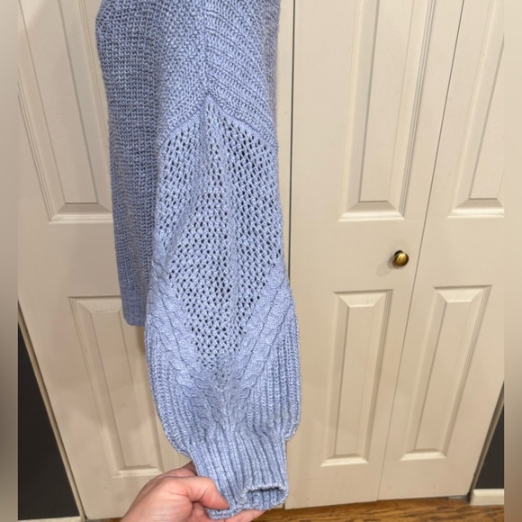 American Eagle Outfitters Light Blue V-Neck Sweater - Picture 4 of 16